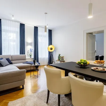 Ovaros Apartment *